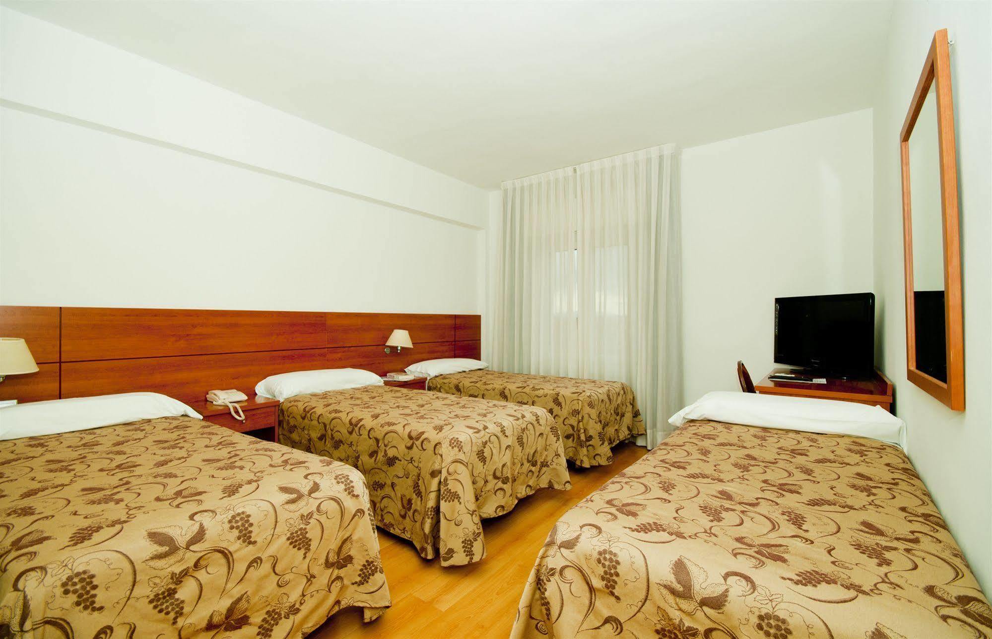 Hotel Palacios ألفارو الغرفة الصورة