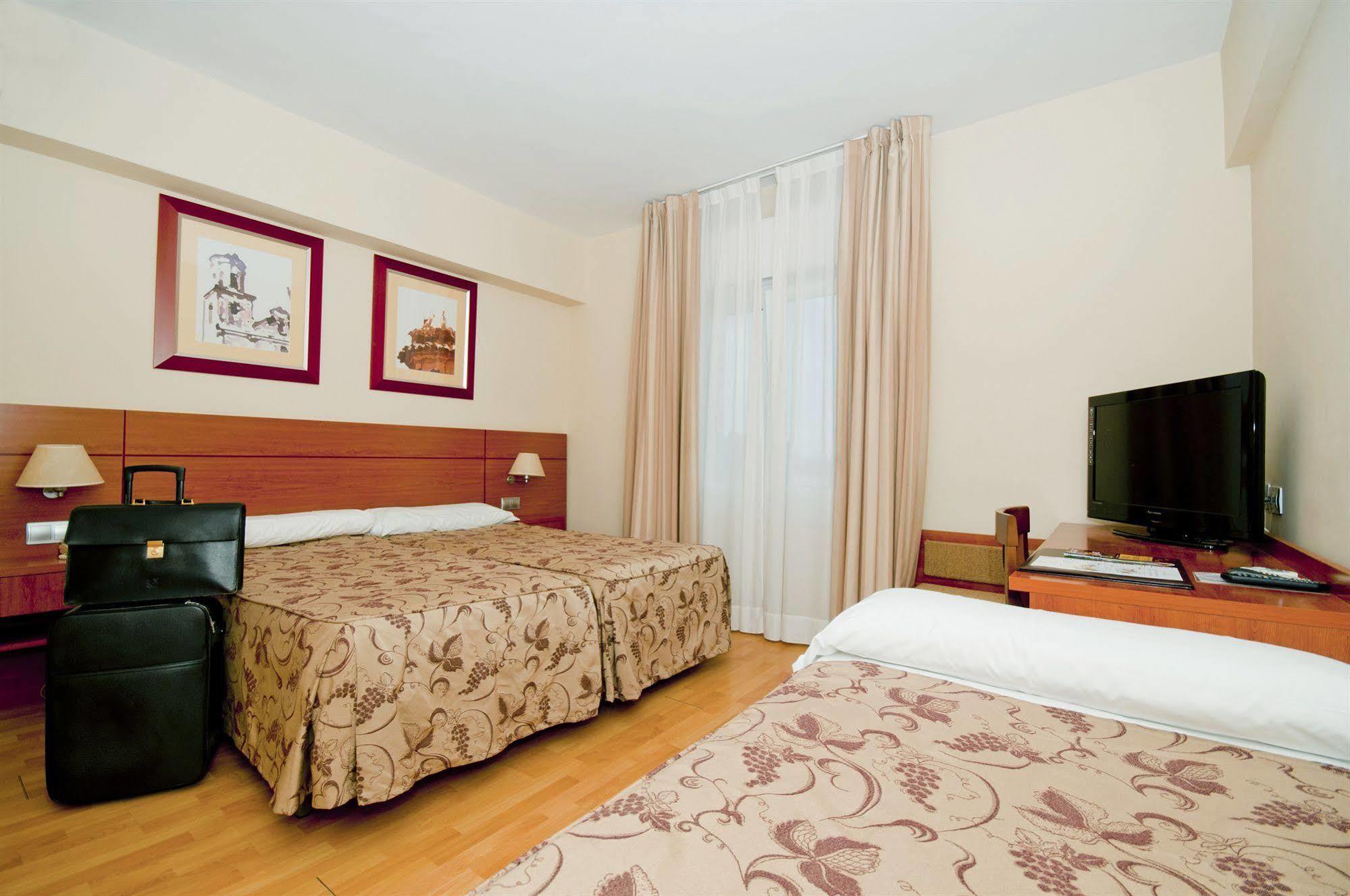 Hotel Palacios ألفارو الغرفة الصورة
